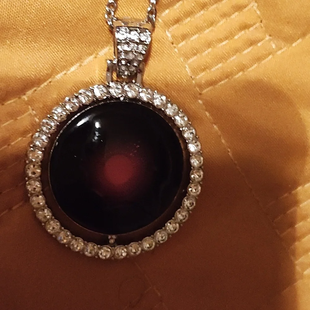 Beautiful eclipse necklace - Picture 5 of 7